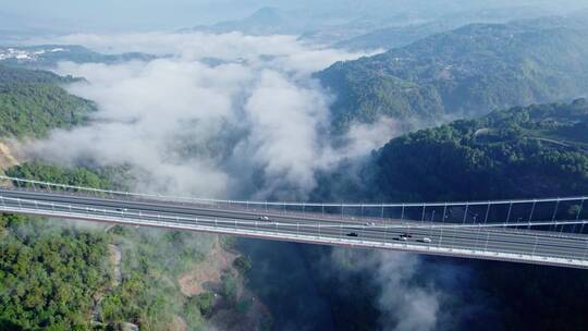 云南龙江大桥云雾峡谷