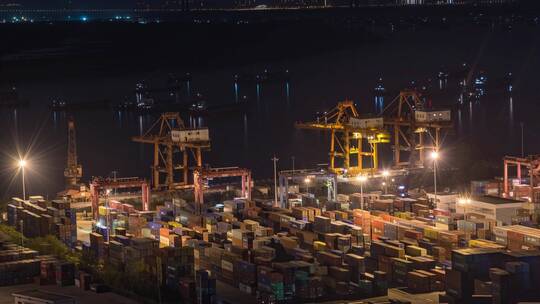 武汉阳逻港货运物流集装箱码头忙碌的夜景