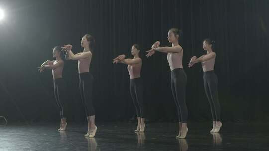 唯美大学舞蹈学生校园大学艺术生基本功练习