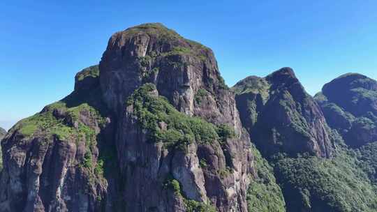 航拍福建漳州平和县灵通岩山林风光