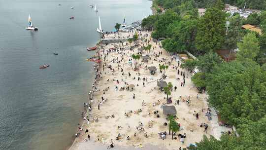 抚仙湖明星鱼洞风景区海边沙滩湖泊