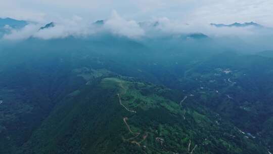 陕西秦岭雨后云海