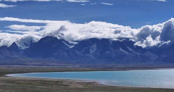 航拍西藏佩枯错湖面风光