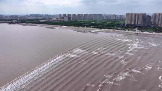 浙江杭州钱塘江潮水江东大桥潮水