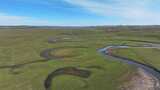 航拍内蒙古呼伦贝尔蓝天白云下的莫日格勒河高清在线视频素材下载