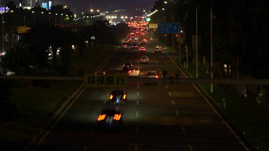 夜晚城市道路交通实拍