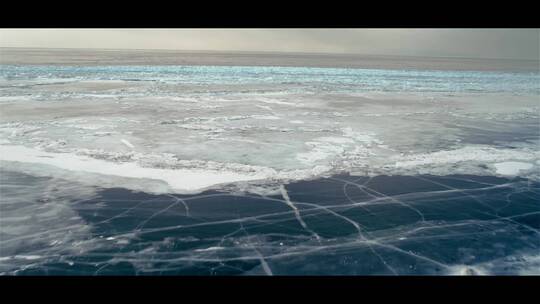 东北结冰的冰面航拍寒冷地区冰封视频素材模板下载