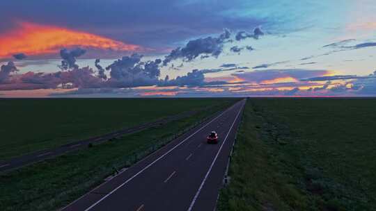 草原公路夕阳航拍