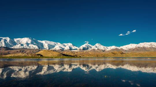 新疆喀什库勒湖雪山美景地标景点旅游网红