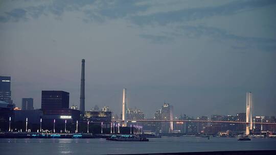 4k上海傍晚日落后面的南浦大桥卢浦大桥夜景