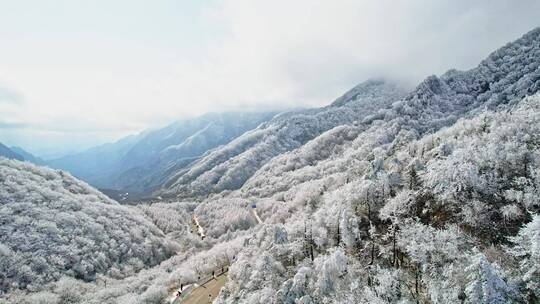 秦岭分水岭航拍