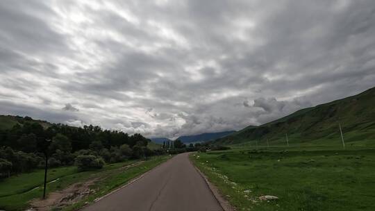 新疆草原小路行车风景视频素材