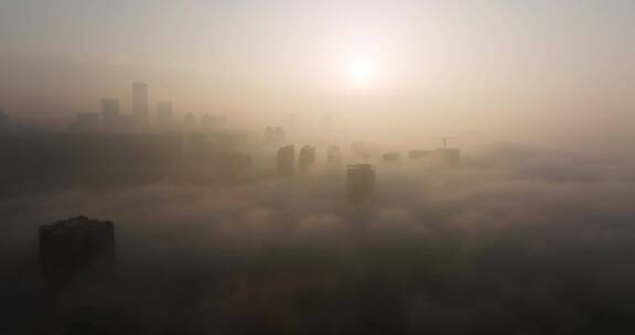 冬季早晨城市平流雾日出航拍