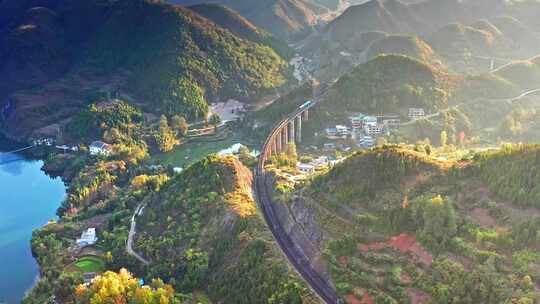 乡村振兴火车夕阳光影