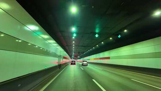 汽车在隧道穿梭开车第一视角飙车城市马路公视频素材模板下载