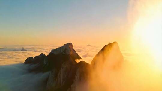 山峰云海日出景观