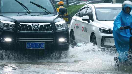 台风天城市暴雨街道内涝积水4k视频素材