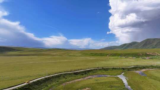 航拍四川甘孜白玉县纳塔乡七彩草原风光