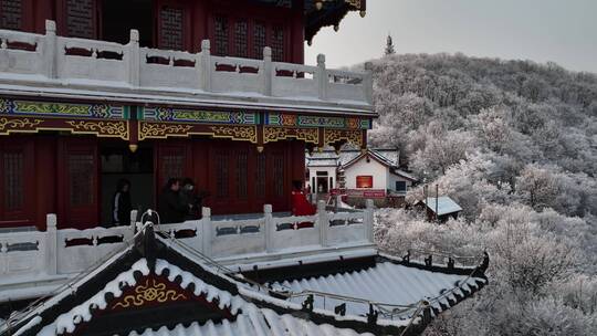 航拍焦作云台山峰林峡山脉冬季雾凇雪景