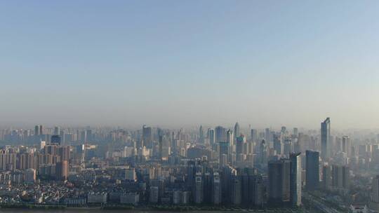 航拍湖北武汉城市清晨迷雾