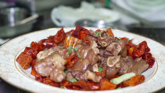 厨房制作中式菜品食物