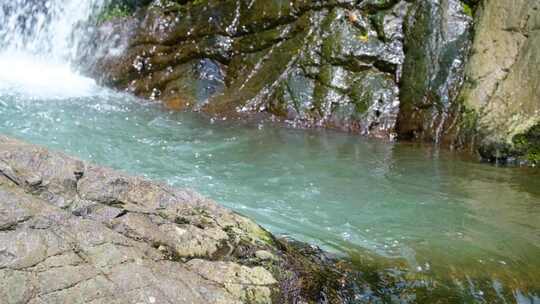 河边流水河流河水小溪山泉泉水流体液体水流