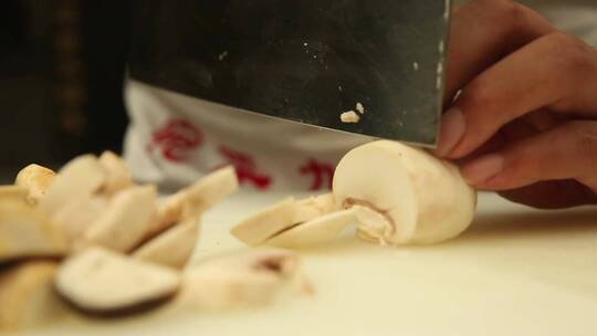 厨师切口蘑香菇草菇各种蘑菇视频素材模板下载