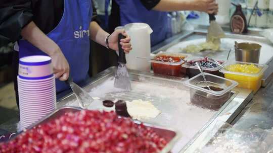 陕西西安回民街美食现炒酸奶升格慢镜