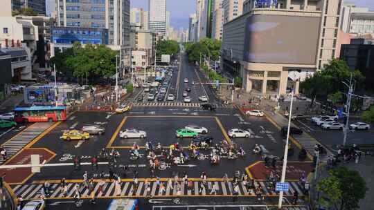 繁华街道路口人流车流延时