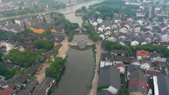 古建筑航拍古镇石拱桥建筑群河流绿水