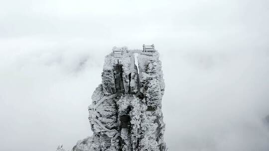 4K航拍印江江口天空之城梵净山雪景朝圣圣地