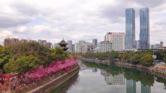 城市河流两岸风光全景