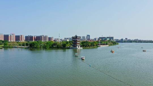 东莞航拍华阳湖湿地公园腾龙阁低飞前进