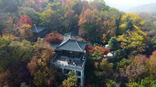 山林中的古建筑风景