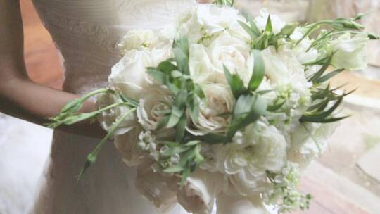 新娘在婚礼上手捧的花束