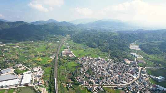 高铁驶过村庄风景航拍