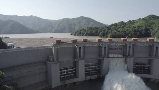 湖南欧阳海水库大坝开闸泄洪