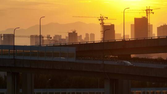 夕阳下的高架桥