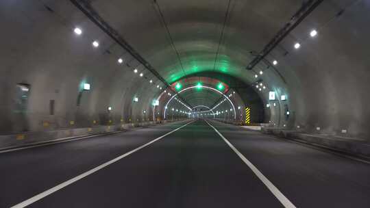驾驶车辆进隧道高速公路开车进隧道行驶视角视频素材模板下载