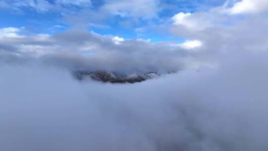 西藏云海雪山