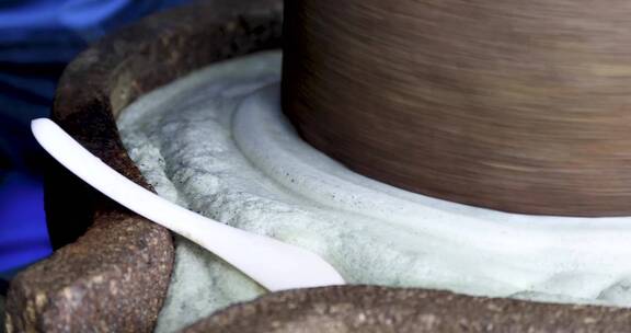 传统美食石磨豆浆制作过程合集