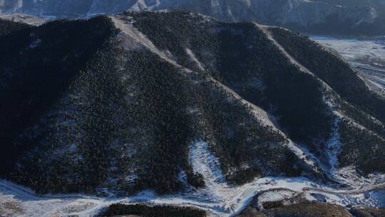 航拍大雪过后的山峰峡谷美景