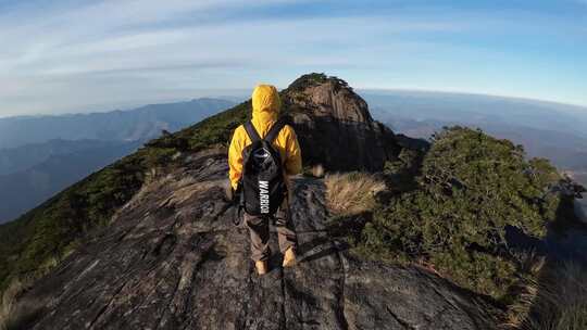 山峦自然风光全景户外徒步