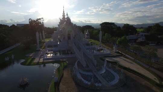 泰国清莱白庙夕阳航拍