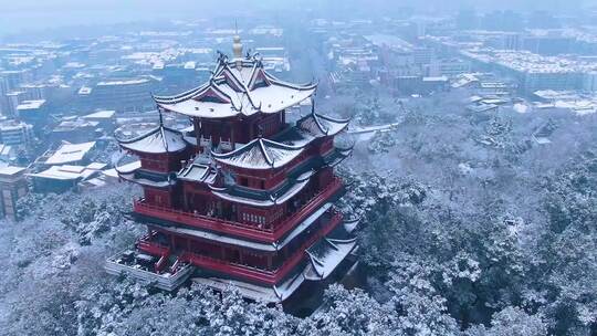 航拍杭州吴山城隍阁冬天雪景视频