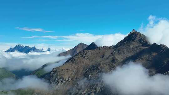 航拍四川阿坝小金巴朗山垭口云海群山风光