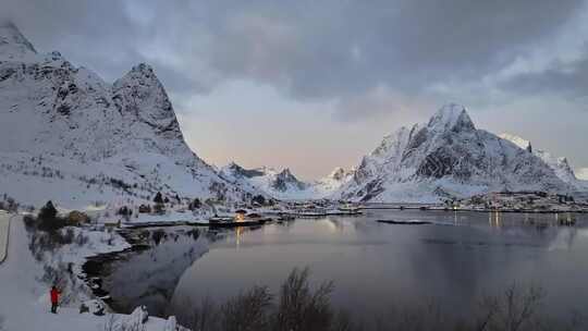 挪威罗弗敦群岛北极圈雷纳冬季雪景高空航拍