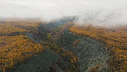 阿尔山森林公园 大峡谷 云雾 雨 岩石 地貌