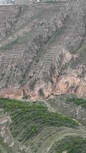 竖屏航拍西北高山山谷沟壑自然风光