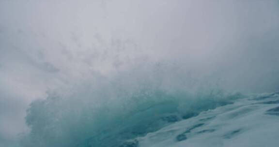 海面上的波浪